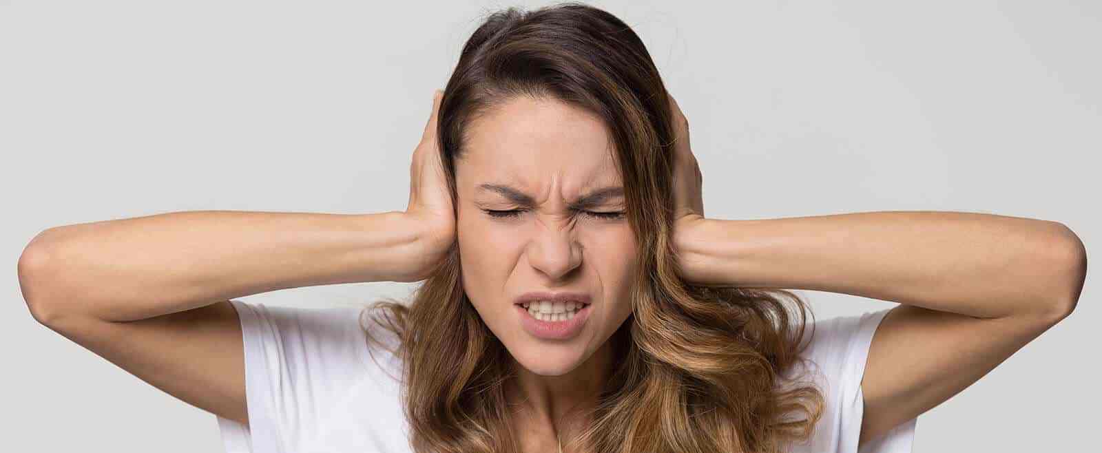 kulak çınlaması, kulak çınlaması tedavisi , kulak çınlaması tedavisi Antalya , Antalya kulak çınlaması , Antalya kulak çınlaması tedavisi , Kulak Çınlaması (Tinnitus) Nedir? Kulak Çınlaması (Tinnitus) Neden Olur? Sol Kulak Çınlaması Neden Olur? Sağ Kulak Çınlaması Neden Olur? Kulak Çınlaması için Risk Faktörleri Nelerdir?Kulak Çınlaması Belirtileri Nelerdir? Kulak Çınlamasının Kişiye Etkileri Nelerdir? Geçmeyen Kulak Çınlaması için Ne Yapılır? Kulak Çınlaması Şikayetinde Hangi Durumlarda Doktora Başvurulmalıdır? Kulak Çınlaması Tanısı Nasıl Konulur? Kulak Çınlaması Nasıl Geçer?  Kulak Çınlaması Tedavisi Nasıl Olur? Kulak Çınlamasına Ne İyi Gelir? Kulak Çınlaması ile İlgili Sıkça Sorulan Sorular , çınlama tedavisi var mı , kulak çınlama tedavisi var mı , Kulak Çınlaması (Tinnitus) Tedavisi